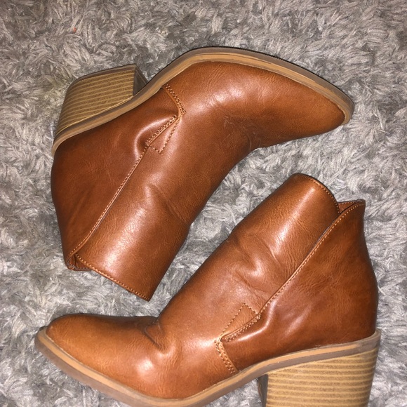 Apt. 9 Shoes - Cognac Brown booties